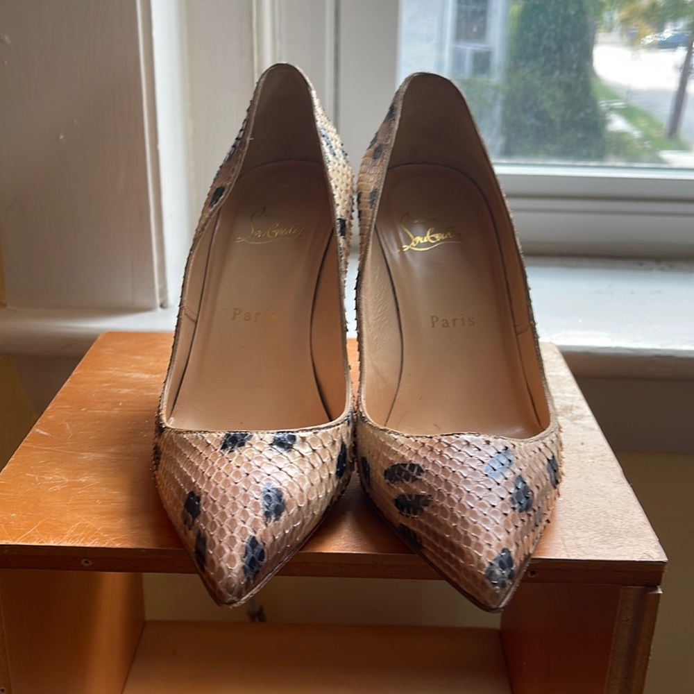 Christian Louboutin pumps WORN ONCE! 80MM pump size 37.5 US 7